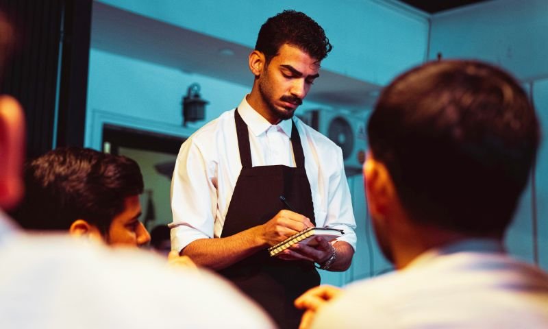 Full-time waiter/waitress needed in Australia